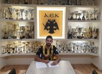 Δημήτρης Τζηράς AEK: Στα «κιτρινόμαυρα» για τα επόμενα δύο χρόνια Δημήτρης Τζηράς AEK: Στα «κιτρινόμαυρα» για τα επόμενα δύο χρόνια