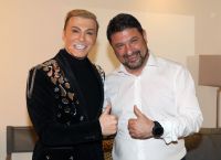 Ζαχαράτος Χαρδαλιάς: Πήγε να τον δει να τον μιμείται – Εντυπωσιακή η σύζυγός του [pics+vid]