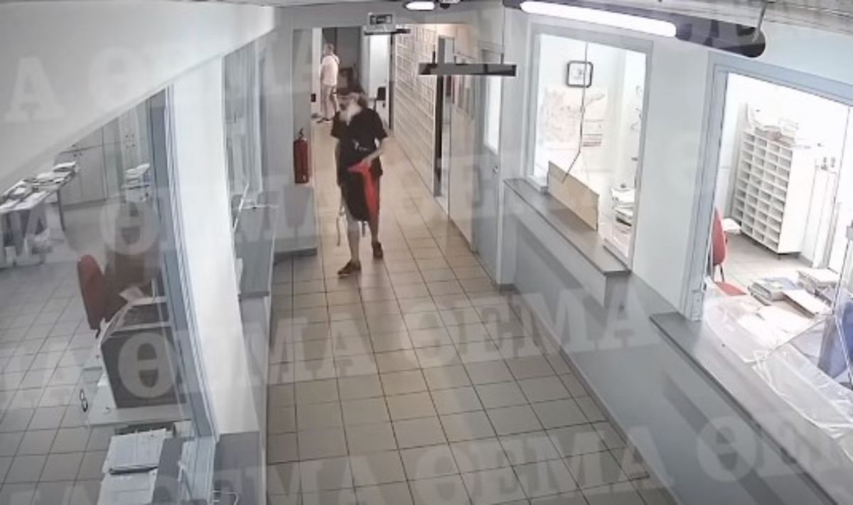 Επίθεση τσεκούρι Κοζάνη βίντεο: Συγκλονιστικές εικόνες – Καρέ καρέ η επίθεση του δράστη