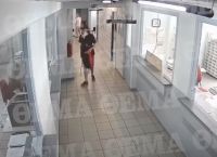 Επίθεση τσεκούρι Κοζάνη βίντεο: Συγκλονιστικές εικόνες – Καρέ καρέ η επίθεση του δράστη