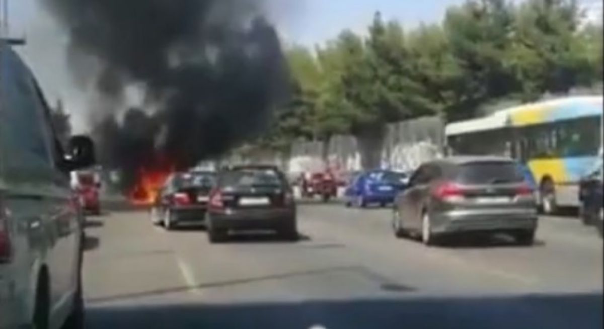Σχολικό Κηφισός: Στις φλόγες τυλίχτηκε το όχημα στην εθνική οδό