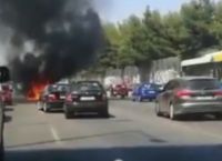 Σχολικό Κηφισός: Στις φλόγες τυλίχτηκε το όχημα στην εθνική οδό