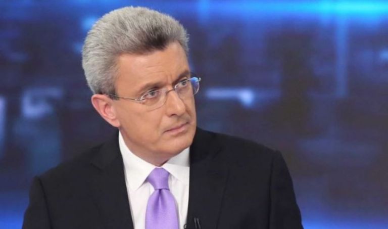 Αγωγή Νίκου Χατζηνικολάου για το Μένουμε Σπίτι