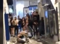 Βίντεο ντοκουμέντο: Το άγριο ξύλο του αρχηγού της Μάντσεστερ πριν συλληφθεί στη Μύκονο [vid]