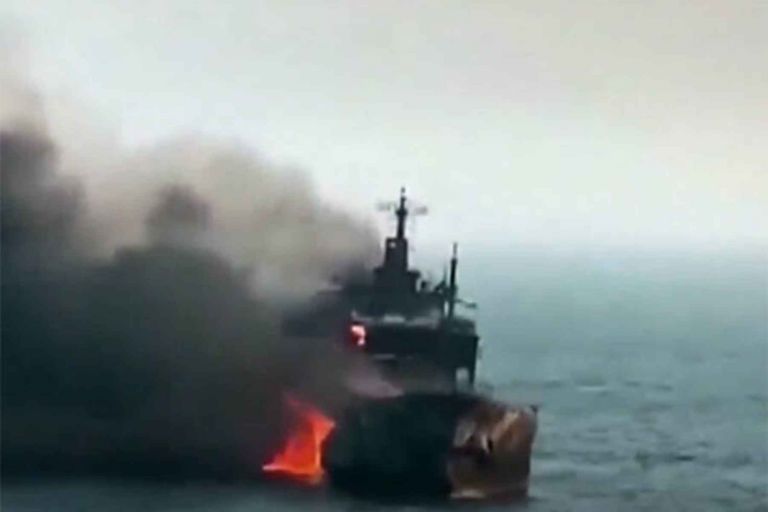 Σύγκρουση πλοίου και πετρελαιοφόρου: 3.000 τόνοι βενζίνης στα ανοικτά της Σανγκάης