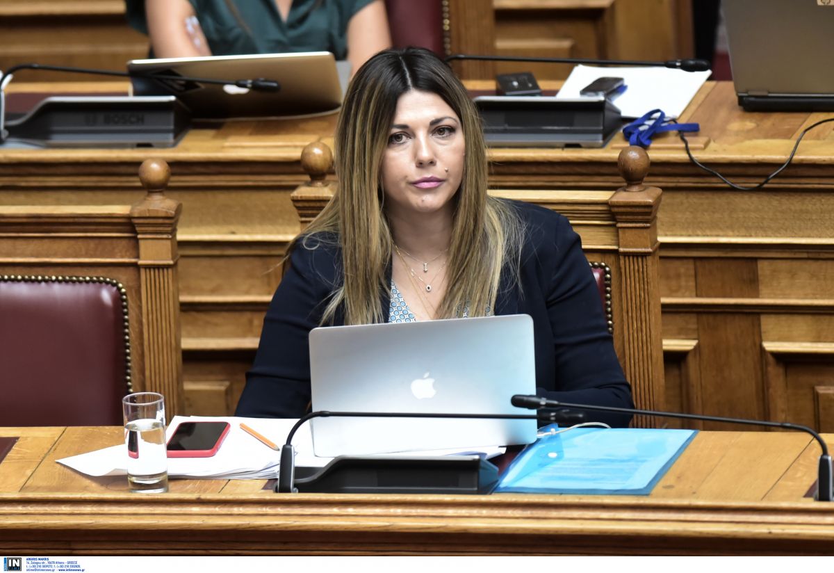 Μάσκες στα σχολεία: «Πρώτα ενημέρωση, ύστερα κυρώσεις» λέει η Σοφία Ζαχαράκη