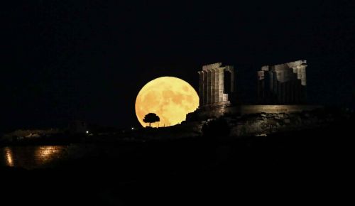 Πανσέληνος Αύγουστος 2020: Εντυπωσιακές εικόνες από την αποψινή βραδιά