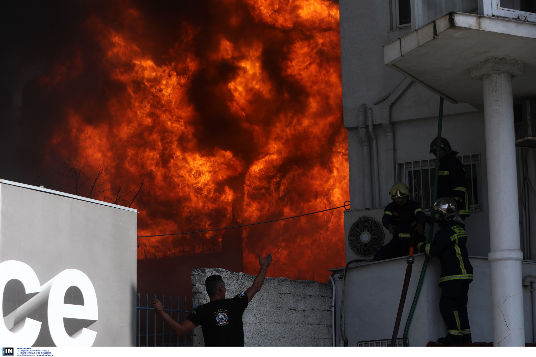 Φωτιά τώρα: Μάχη με τις φλόγες στη Μεταμόρφωση – Οι καπνοί έχουν «σκεπάσει» την περιοχή