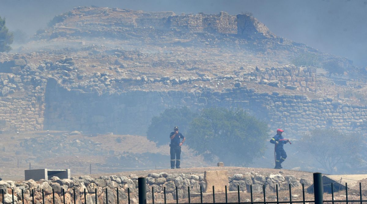 ΥΠΠΟ για φωτιά Μυκήνες: Η φωτιά δεν προξένησε ζημιές στις αρχαιότητες