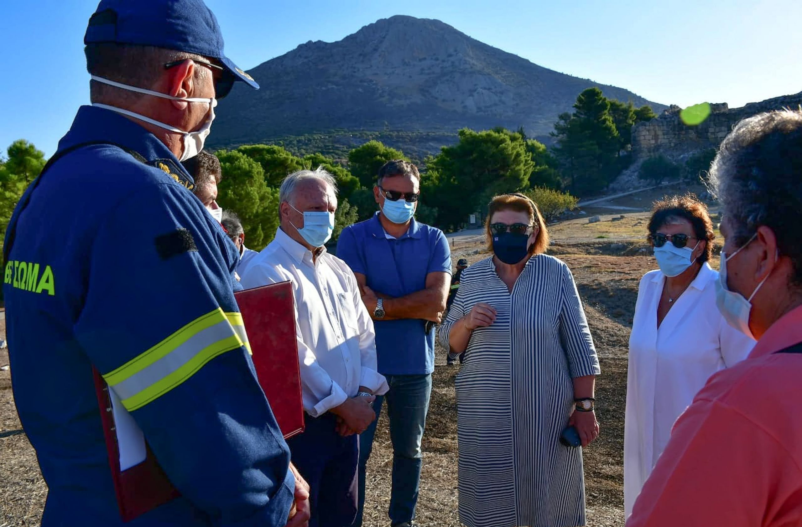 Φωτιά Μυκήνες: Αυτοψία Μενδώνη στον χώρο – Ανοίγει αύριο το μουσείο