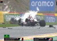 Formula 1: Γέμισε συντρίμμια η πίστα του Σπα μετά το τρομακτικό ατύχημα των Τζοβινάτσι – Ράσελ