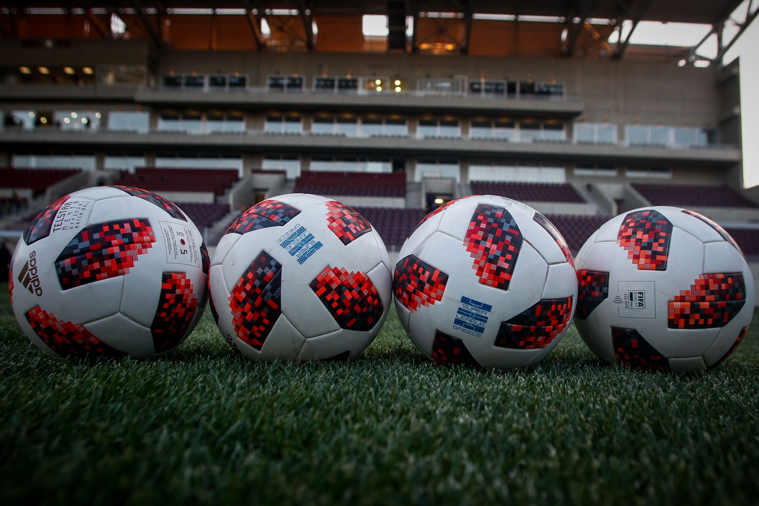 Τηλεοπτικά συμβόλαια Super League: 7 ΠΑΕ δεν κατεβαίνουν στο πρωτάθλημα αν δεν εξασφαλιστούν όλες οι ομάδες