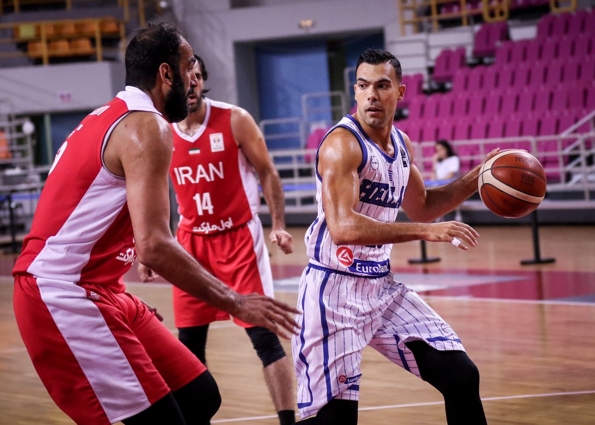 Σλούκας Μήλος: Στα καλύτερα του ο διεθνής γκαρντ – Απολαμβάνει τον ήλιο με πανέμορφη παρέα