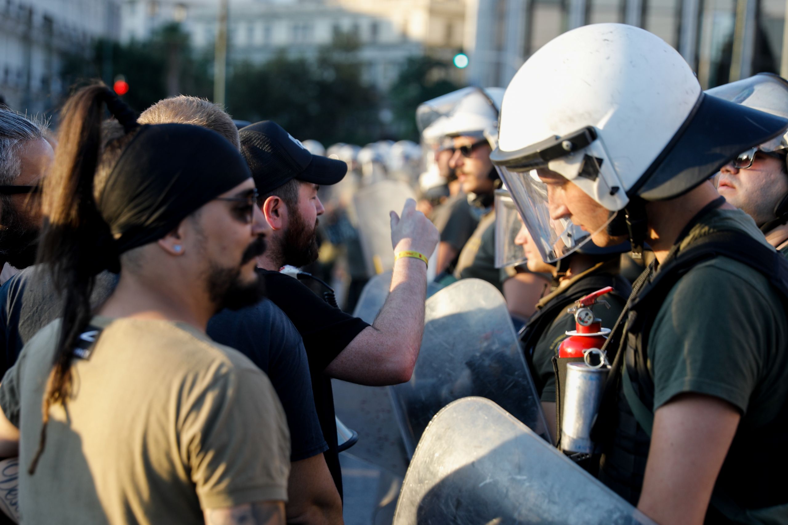 Εστίαση μέτρα: Κινητοποίηση έξω από τη Βουλή – Παρούσα η Αναστασία Γιούσεφ