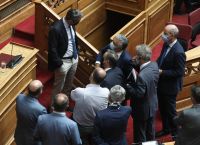Βουλή: Τηλεφώνημα για βόμβα στην ψηφοφορία για την ΑΟΖ με την Αίγυπτο