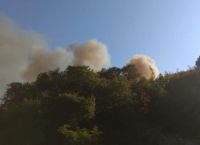 Φωτιά τώρα στην Κέρκυρα: Μαίνεται η πυρκαγιά στον Ερημίτη – Το λιμενικό απομάκρυνε λουόμενους Φωτιά τώρα στην Κέρκυρα: Μαίνεται η πυρκαγιά στον Ερημίτη – Το λιμενικό απομάκρυνε λουόμενους