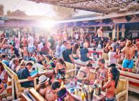 Κρούσματα κορωνοϊός: Προβληματισμός για του νέους που πάνε διακοπές και φέρνουν τον ιό στην Αττική Κρούσματα κορωνοϊός: Προβληματισμός για του νέους που πάνε διακοπές και φέρνουν τον ιό στην Αττική