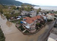 Θάσος πλημμύρες: Απεγκλωβίστηκαν τέσσερα άτομα – Ποτάμια οι δρόμοι [vid]