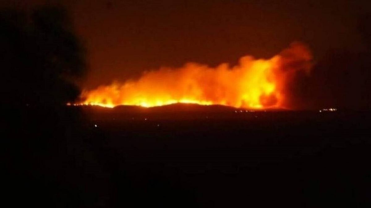 Μεγάλη φωτιά στο Τσεσμέ – Εκκενώθηκαν περιοχές