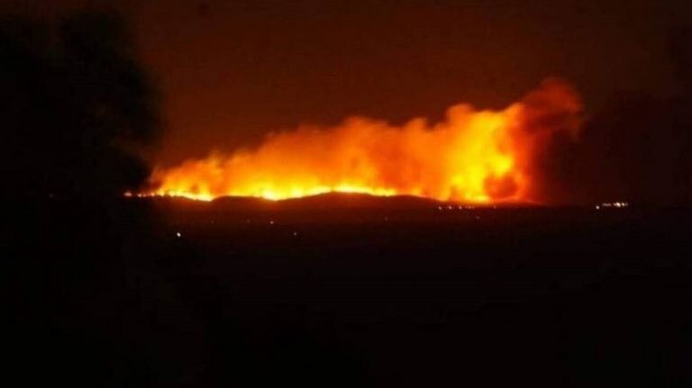 Μεγάλη φωτιά στο Τσεσμέ – Εκκενώθηκαν περιοχές