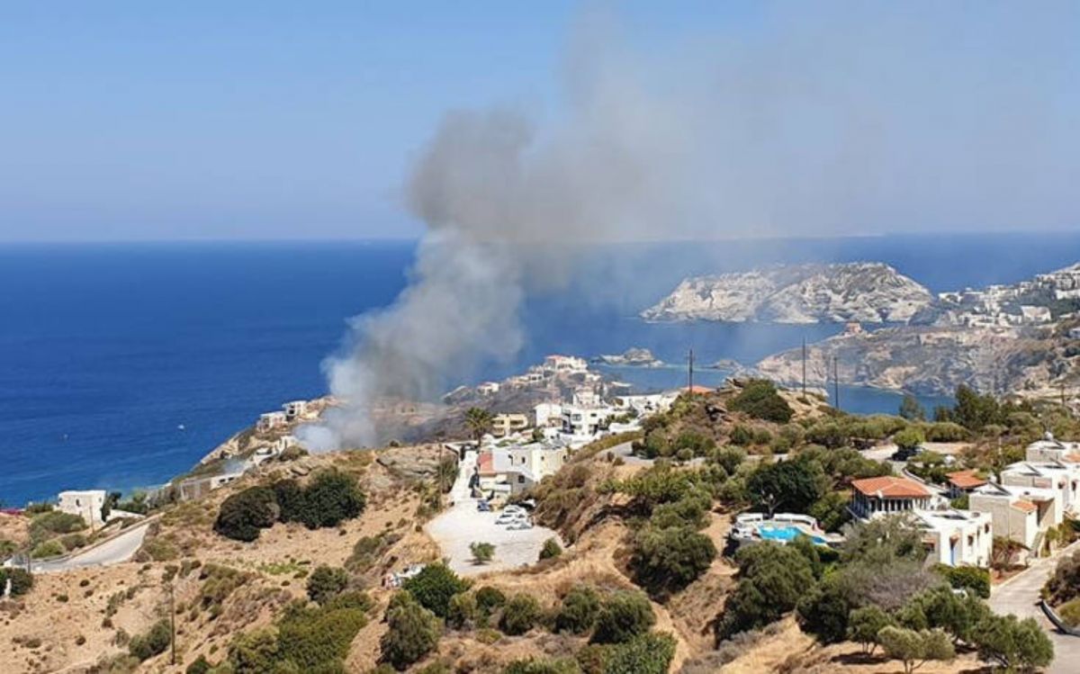 Φωτιά Αγία Πελαγία Κρήτη: Πυρκαγιά κοντά σε σπίτια και ξενοδοχειακές μονάδες