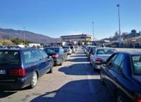 Κακαβιά: Ουρές χιλιομέτρων στα σύνορα – Νεκρό 10χρονο αγόρι που παρασύρθηκε από ασθενοφόρο