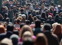 3 δισεκατομμύρια άνθρωποι στη γη κάνουν το ίδιο πράγμα συνέχεια 3 δισεκατομμύρια άνθρωποι στη γη κάνουν το ίδιο πράγμα συνέχεια