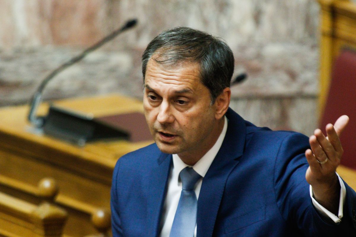 Θεοχάρης για Βρετανία και Ολλανδία: Η κυβέρνηση δεν αιφνιδιάστηκε με την απόφαση για τα ελληνικά νησιά