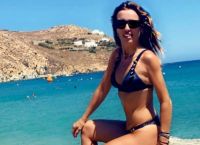 Με καυτό μπικίνι η Πηγή Δεβετζή στη Μύκονο Με καυτό μπικίνι η Πηγή Δεβετζή στη Μύκονο