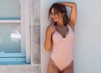 Έλλη Κοκκίνου: Παραμένει κορμάρα στα 50 της [pics]