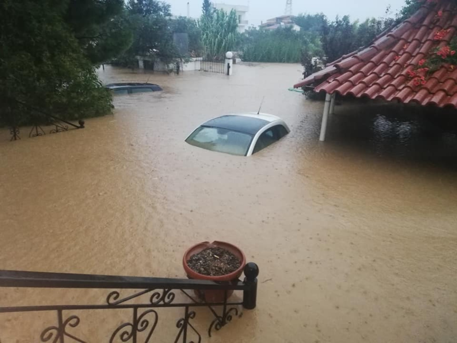 Εύβοια πλημμύρες: Βίντεο και φωτογραφίες από την καταστροφή