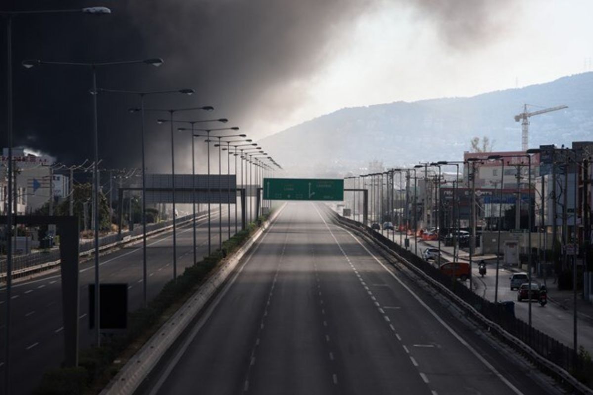 Φωτιά Μεταμόρφωση: Πύρινη κόλαση με μαύρους καπνούς – Κλειστή η Αθηνών Λαμίας