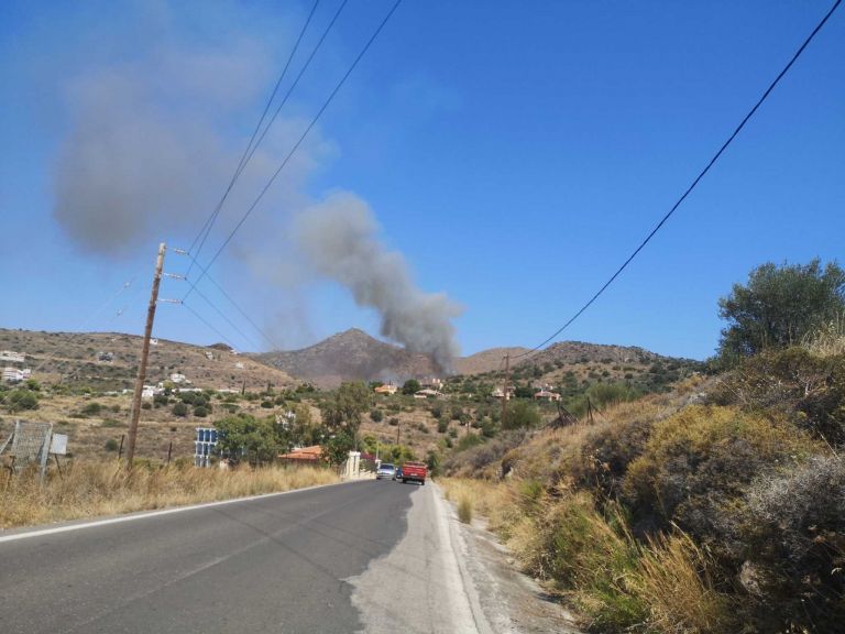Φωτιά Αίγινα: Πυρκαγιά πάνω από την παραλία της Αιγινίτισσας