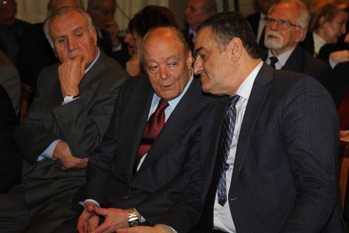 Πέθανε ο Νίκος Γκελεστάθης