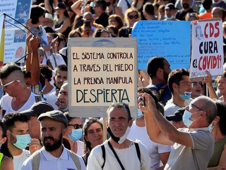 Ισπανία κορωνοϊός: Εκατοντάδες διαδηλωτές κατά της μάσκας στους δρόμους της Μαδρίτης