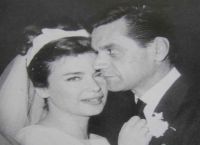 Δημήτρης Παπαμιχαήλ Δέσπω Διαμαντίδου: Μαζί στον γάμο της Τζένης Καρέζη με τον Ζάχο Χατζηφωτίου