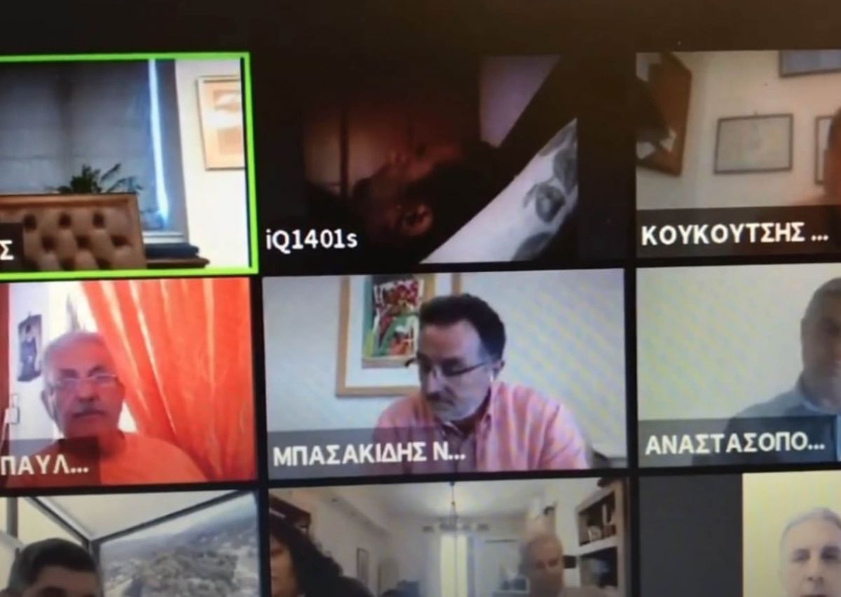 Καλαμάτα δημοτικό συμβούλιο: Πρόεδρος Κοινότητας κοιμήθηκε κατά τη διάρκεια τηλεδιάσκεψης [vid]