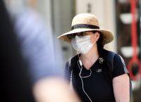 Κορωνοϊός μάσκα: Είμαστε στο δεύτερο κύμα της πανδημίας αναφέρουν οι ειδικοί Κορωνοϊός μάσκα: Είμαστε στο δεύτερο κύμα της πανδημίας αναφέρουν οι ειδικοί