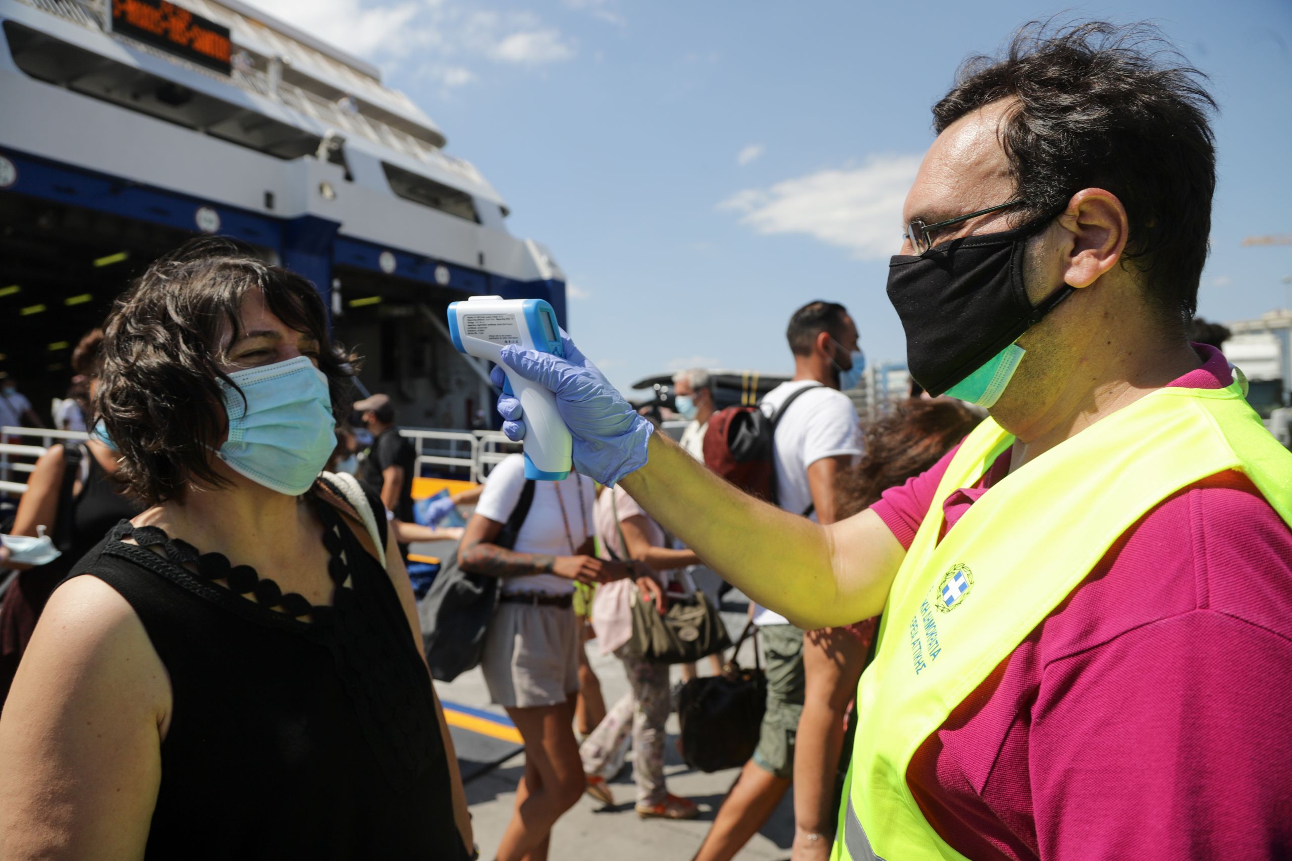 Κορωνοϊός Ελλάδα: Συλλήψεις νεαρών που έσπασαν την καραντίνα και ταξίδεψαν από Πάτμο σε Πειραιά