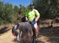 Ελληνική ποδοσφαιρική ομάδα παρουσίασε παίχτη της πάνω σε άλογο [vid]