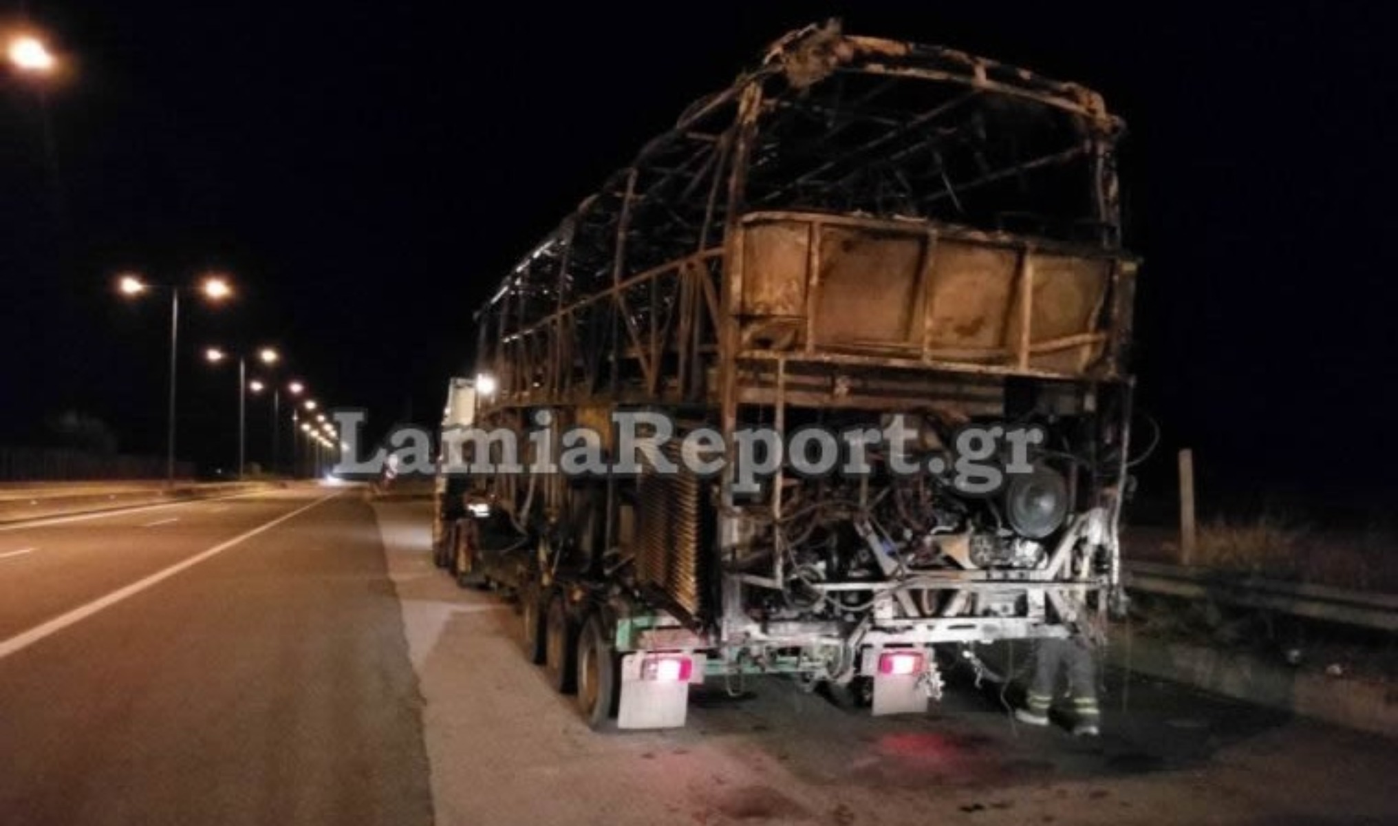Φθιώτιδα: Λεωφορείο των ΚΤΕΛ έγινε στάχτη στην εθνική – Σώοι οι επιβάτες και ο οδηγός