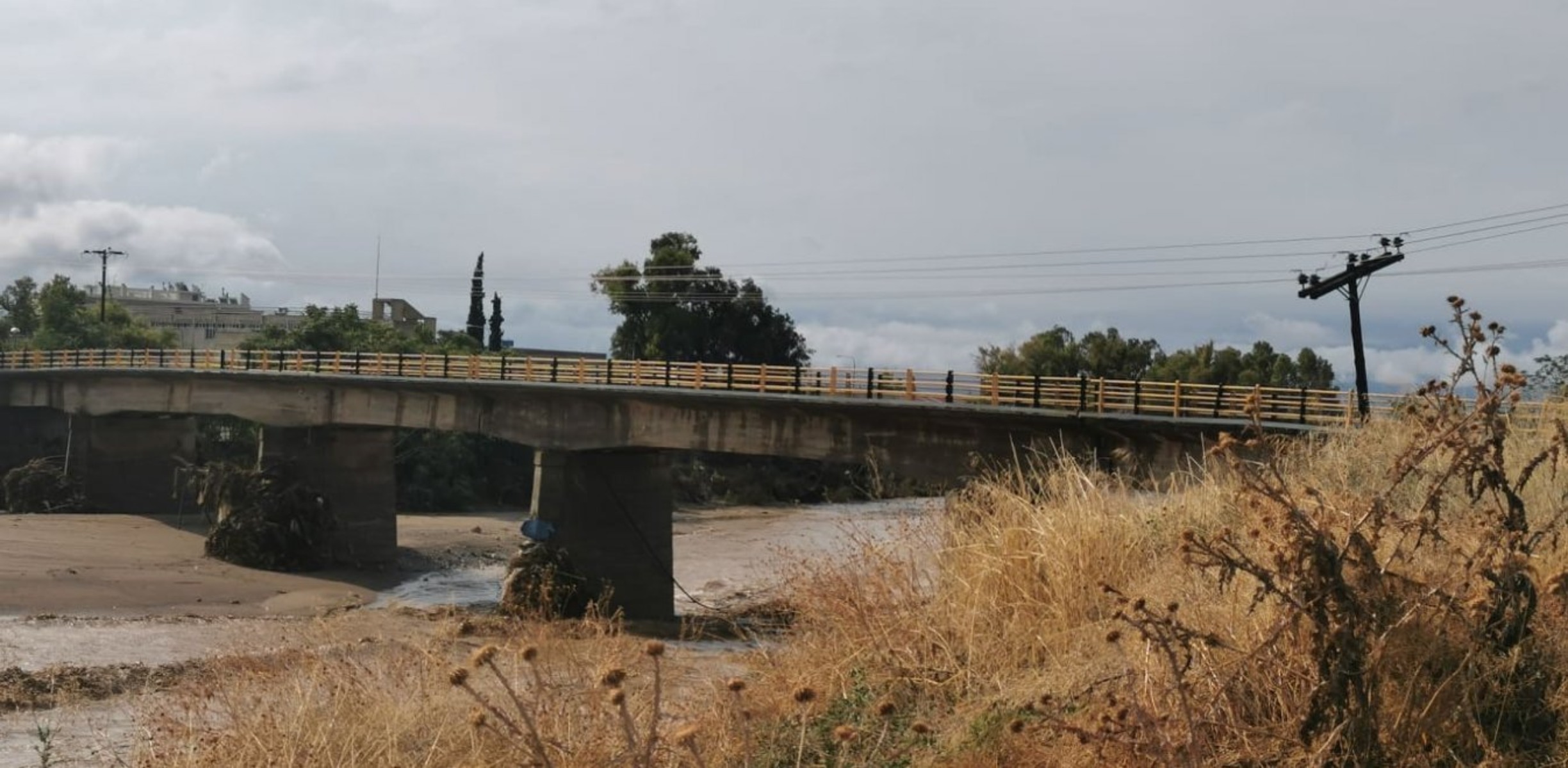 Εύβοια πλημμύρες: Κόπηκε η γέφυρα στο Βασιλικό – Εκκενώθηκε camping στα Πολιτικά