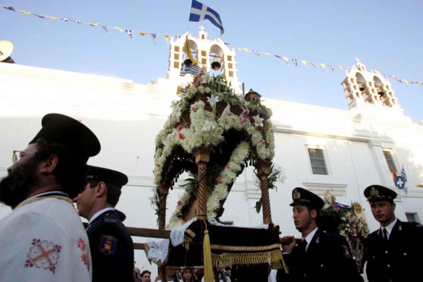 Ιερά Σύνοδος λιτανείες: Θα πραγματοποιούνται χωρίς συνωστισμό – Εκτός αν αλλάξει το νομοθετικό πλαίσιο