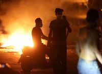 Λίβανος διαδηλώσεις: Πέθανε αστυνομικός λόγω των συγκρούσεων στη Βηρυτό – Έρχονται πρόωρες εκλογές [vid]