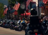 ΗΠΑ κορωνοϊός: Μηχανόβιοι συγκεντρώθηκαν στη Νότια Ντακότα παρά τα μέτρα για τον ιό [vid]