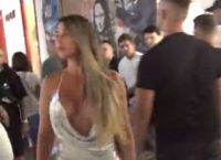 Τουρίστριες στην Ελλάδα: Oι αιθέριες υπάρξεις επέστρεψαν στην Μύκονο