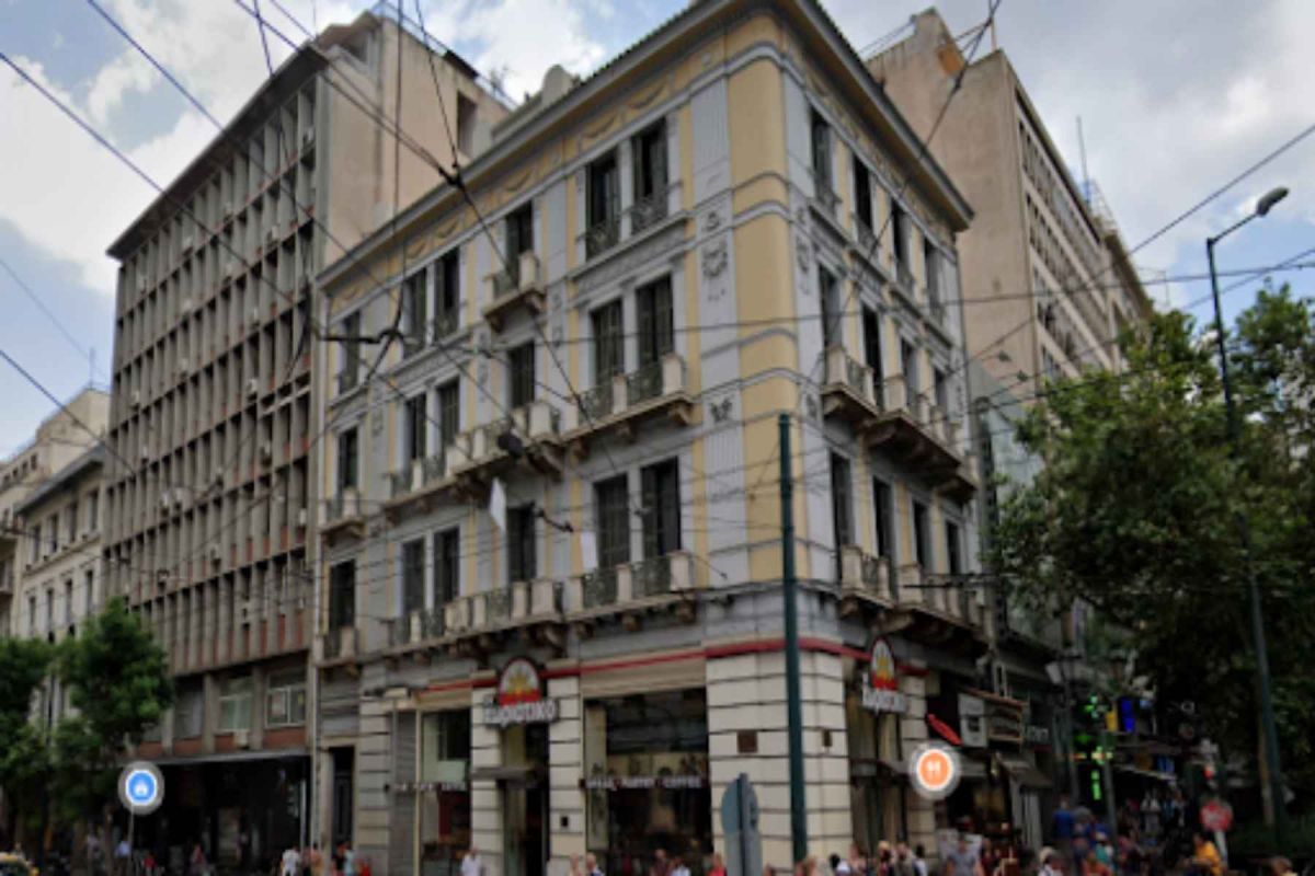 Ομόνοια πλατεία: Αλλάζει χέρια το πενταώροφο κτήριο