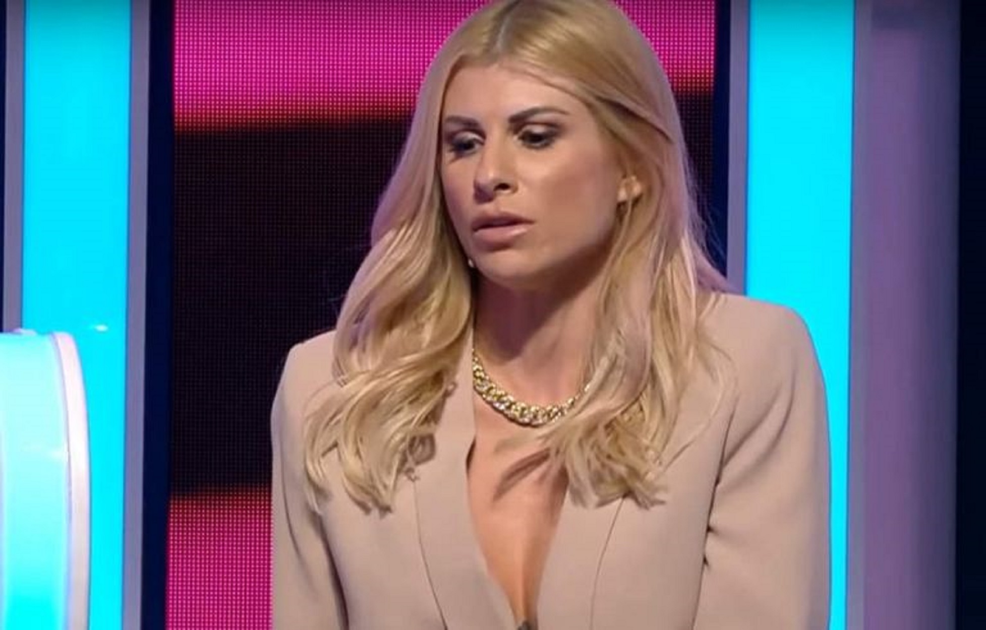 Άνω κάτω η Μύκονος με την Ευρυδίκη Παπαδοπούλου