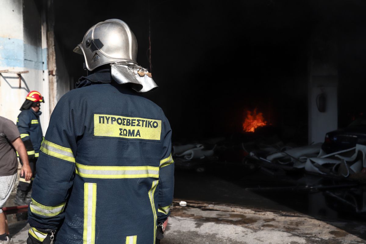 Τραγωδία στη Θήβα: Φωτιά σε δομή προσφύγων, νεκρό ένα εξάχρονο αγόρι