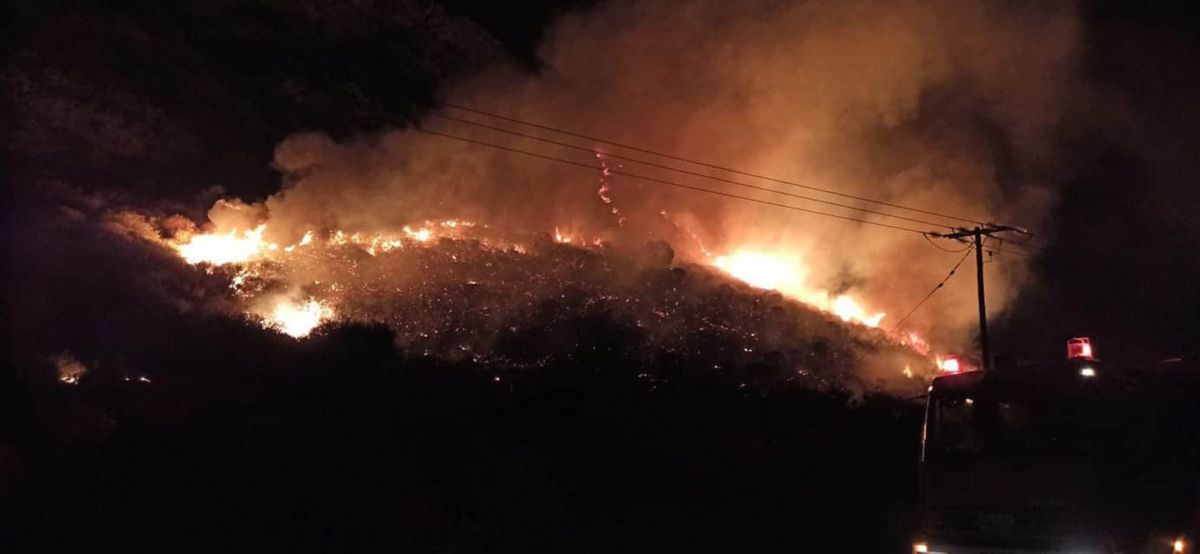 Φωτιά Γαλαξίδι: Πυρκαγιά σε δασική έκταση στην περιοχή Άγιοι Πάντες